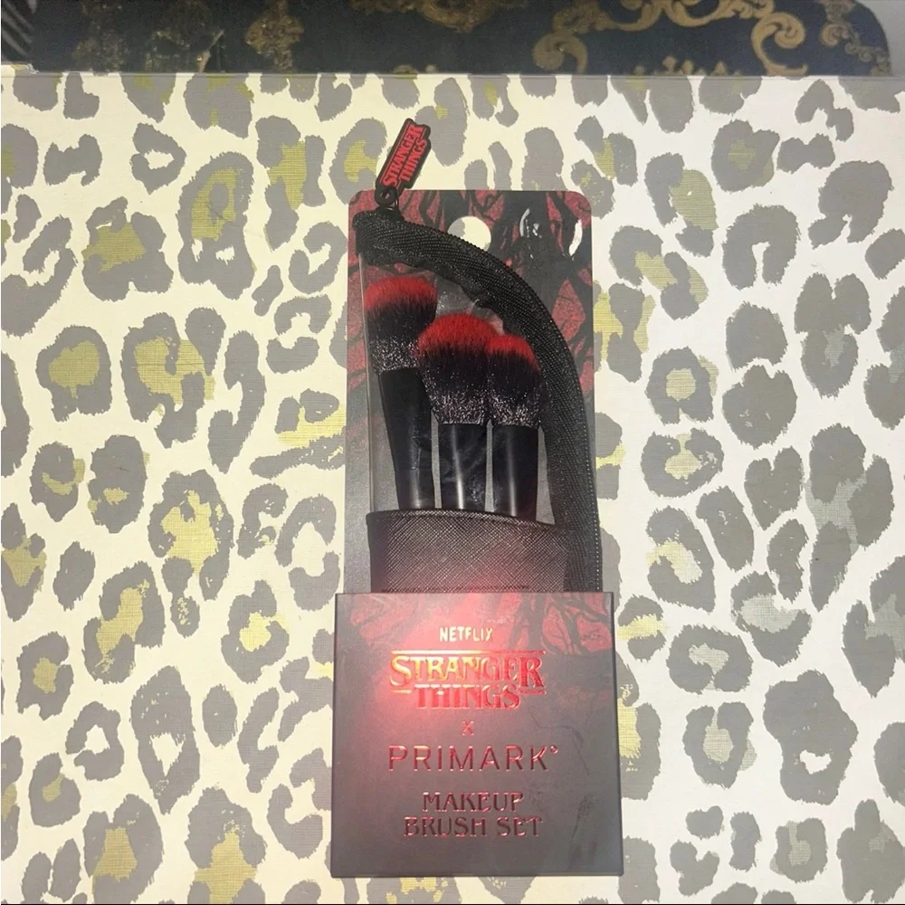 Stranger Things X Primark 3 Pc Make Up Brush Set Limited edition